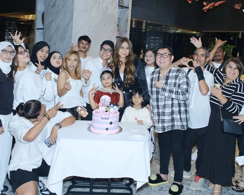 Diva M Hadiahkan Honda Civic Hatchback RM100,000 Buat Pekerja Setia, Dibayar Tunai & Siap Serah Dokumen Pemilikan!