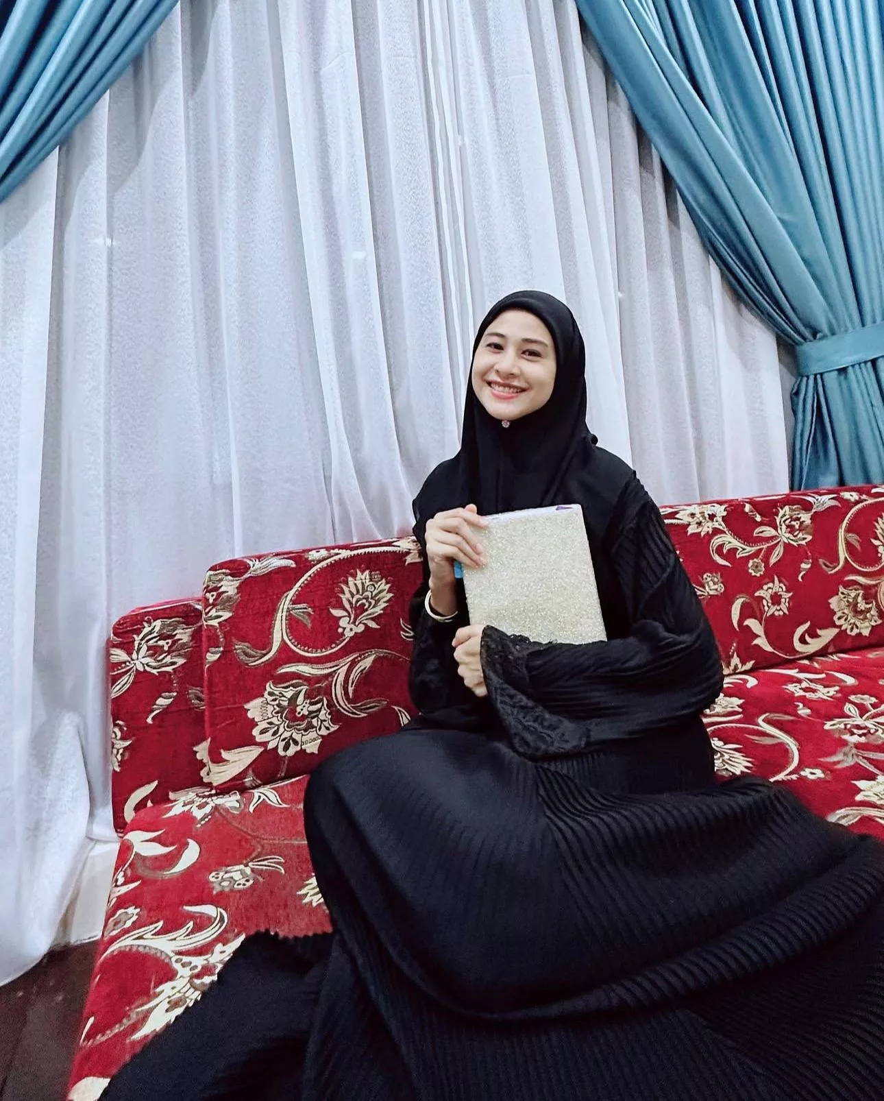 Khatam Quran Jadi Rutin Fouziah Gous, Mahu Seimbang Usaha Dunia & Akhirat - “Saya ‘Pecah Kepala’ Demi Bisnes Namun Apa Pula…” 6 Khatam Quran Jadi Rutin Fouziah Gous, Mahu Seimbang Usaha Dunia & Akhirat - “Saya ‘Pecah Kepala’ Demi Bisnes Namun Apa Pula…”