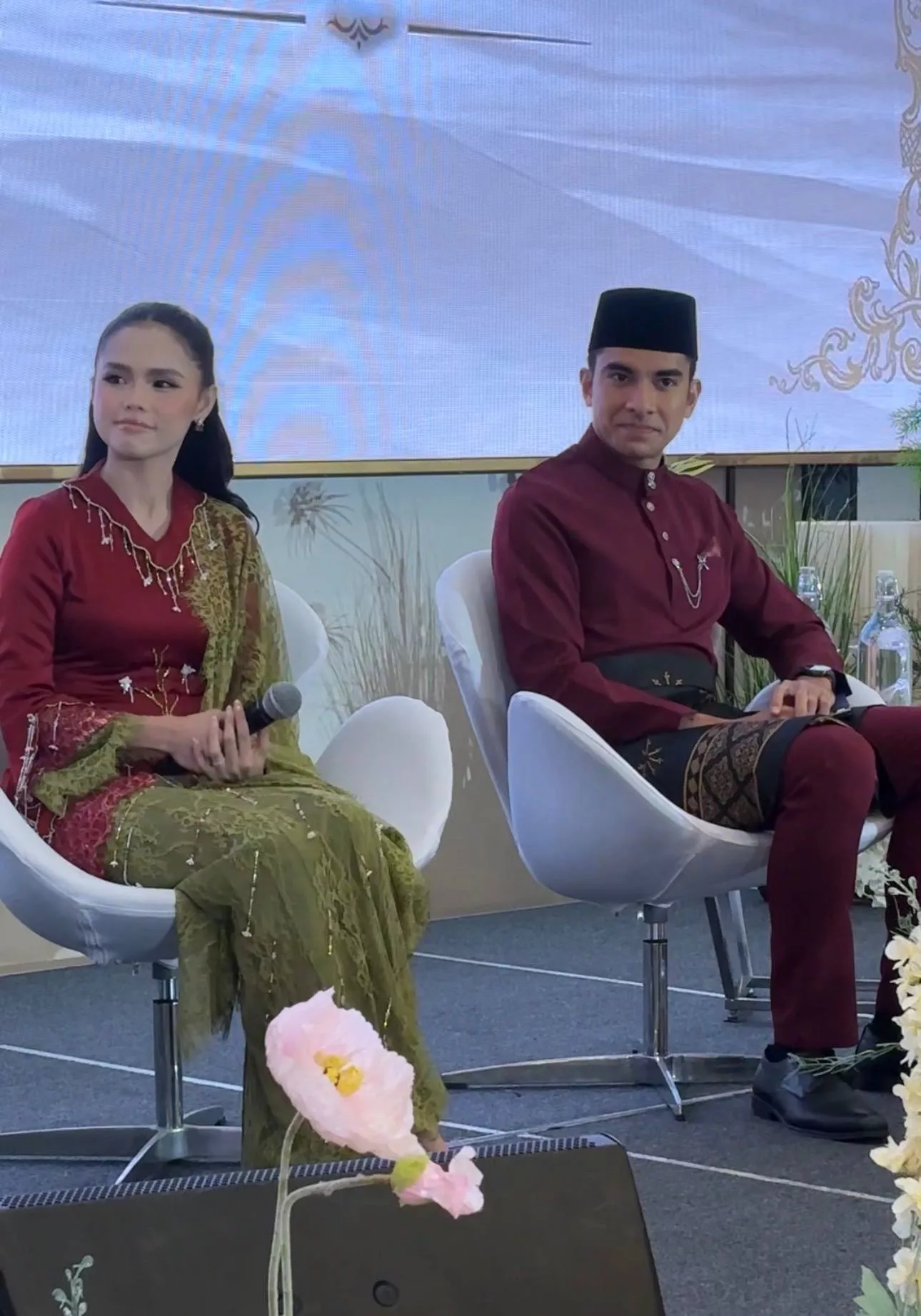 “Kami Tak Layak Dibandingkan Dengan Tun Mahathir & Allahyarhamah Tun Hasmah, 1% Pun Tak Sampai,” – Syed Saddiq 5 “Kami Tak Layak Dibandingkan Dengan Tun Mahathir & Allahyarhamah Tun Hasmah, 1% Pun Tak Sampai,” – Syed Saddiq
