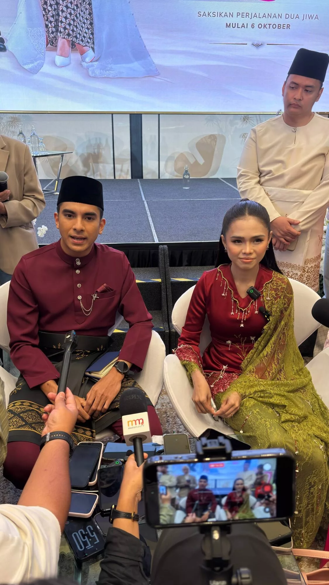 “Kami Tak Layak Dibandingkan Dengan Tun Mahathir & Allahyarhamah Tun Hasmah, 1% Pun Tak Sampai,” – Syed Saddiq 3 “Kami Tak Layak Dibandingkan Dengan Tun Mahathir & Allahyarhamah Tun Hasmah, 1% Pun Tak Sampai,” – Syed Saddiq