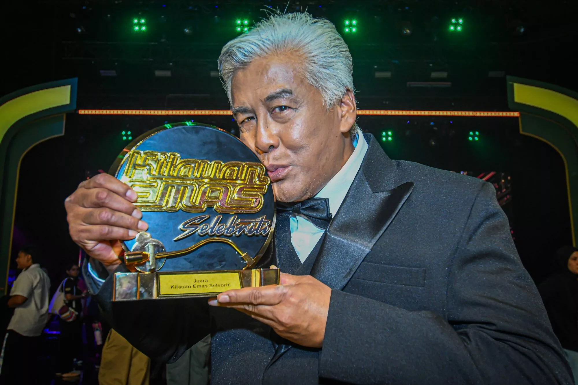 “Sejak Kecil, Berangan Untuk Jadi Penyanyi,” - Jalaluddin Hassan Tak Sangka Bergelar Juara KES Pada Usia 72 Tahun, Aura Yang Kuat Hadir Daripada Keikhlasan 2 “Sejak Kecil, Berangan Untuk Jadi Penyanyi,” - Jalaluddin Hassan Tak Sangka Bergelar Juara KES Pada Usia 72 Tahun, Aura Yang Kuat Hadir Daripada Keikhlasan