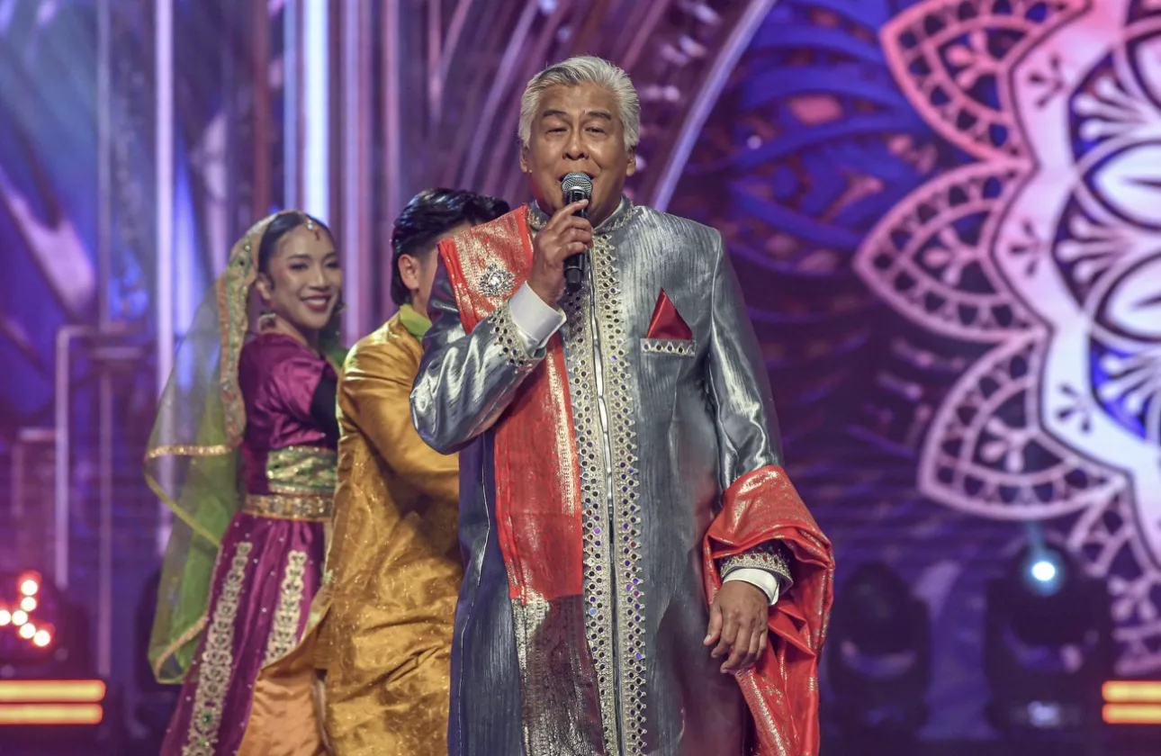 “Sejak Kecil, Berangan Untuk Jadi Penyanyi,” - Jalaluddin Hassan Tak Sangka Bergelar Juara KES Pada Usia 72 Tahun, Aura Yang Kuat Hadir Daripada Keikhlasan 6 “Sejak Kecil, Berangan Untuk Jadi Penyanyi,” - Jalaluddin Hassan Tak Sangka Bergelar Juara KES Pada Usia 72 Tahun, Aura Yang Kuat Hadir Daripada Keikhlasan