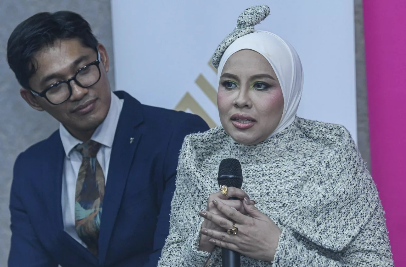 Jihan Mohon Maaf Jika Gurauan Terdengar Melampau, Azmi Saat Okay & Ada Sebab Tak Tersinggung - “Mungkin Ada Khilaf Di Situ, Lagi Pun, Saya Hanyalah Manusia Biasa.” 2 Jihan Mohon Maaf Jika Gurauan Terdengar Melampau, Azmi Saat Okay & Ada Sebab Tak Tersinggung - “Mungkin Ada Khilaf Di Situ, Lagi Pun, Saya Hanyalah Manusia Biasa.”