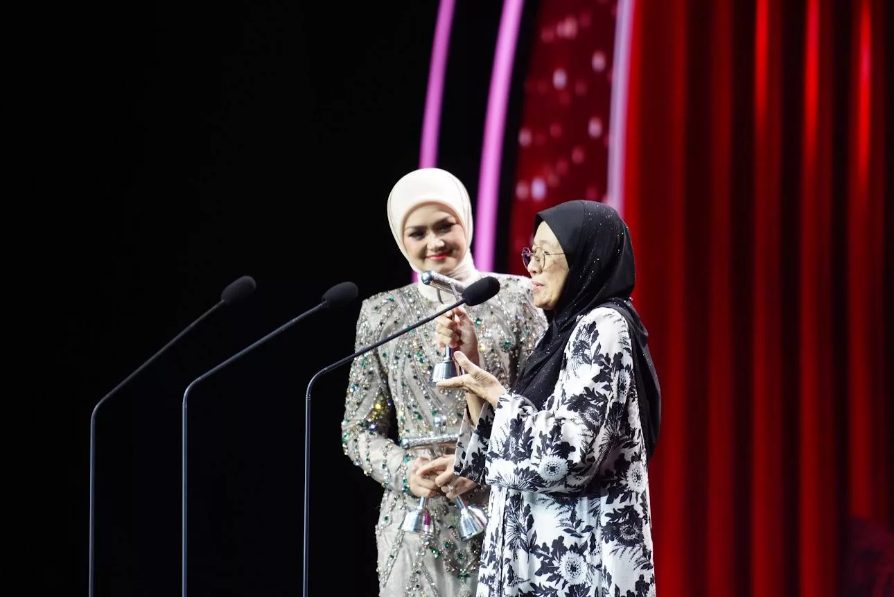Siti Nurhaliza Kagumi Kehebatan Habsah Hassan, Sering Hasilkan Karya Dekat Dengan Jiwa - “Ketika Sampaikan Lagu Ini, Saya Berada Dalam Keadaan Sayu...” 3 Siti Nurhaliza Kagumi Kehebatan Habsah Hassan, Sering Hasilkan Karya Dekat Dengan Jiwa - “Ketika Sampaikan Lagu Ini, Saya Berada Dalam Keadaan Sayu...”