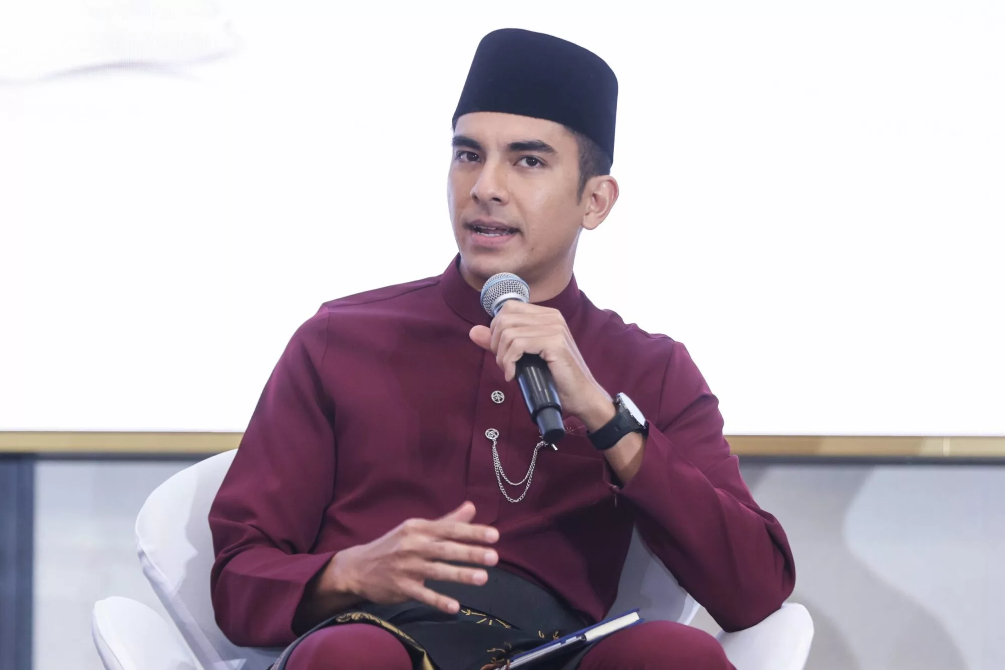“Sehari Sebelum Nikah, Ada Pembentangan Belanjawan,” – Syed Saddiq Tangguh Bulan Madu, Fokus Persidangan Parlimen & Tak Mahu Culas Tanggungjawab
