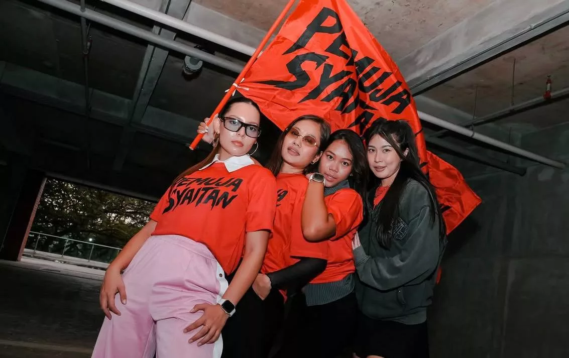 Liyana Jasmay Hanya Mahu Perkenal Tajuk Baharu Filem, Baju ‘Pemuja Syaitan’ Tiada Unsur Negatif - “Kiranya Marketing Kita Menjadi.” 4 Liyana Jasmay Hanya Mahu Perkenal Tajuk Baharu Filem, Baju ‘Pemuja Syaitan’ Tiada Unsur Negatif - “Kiranya Marketing Kita Menjadi.”
