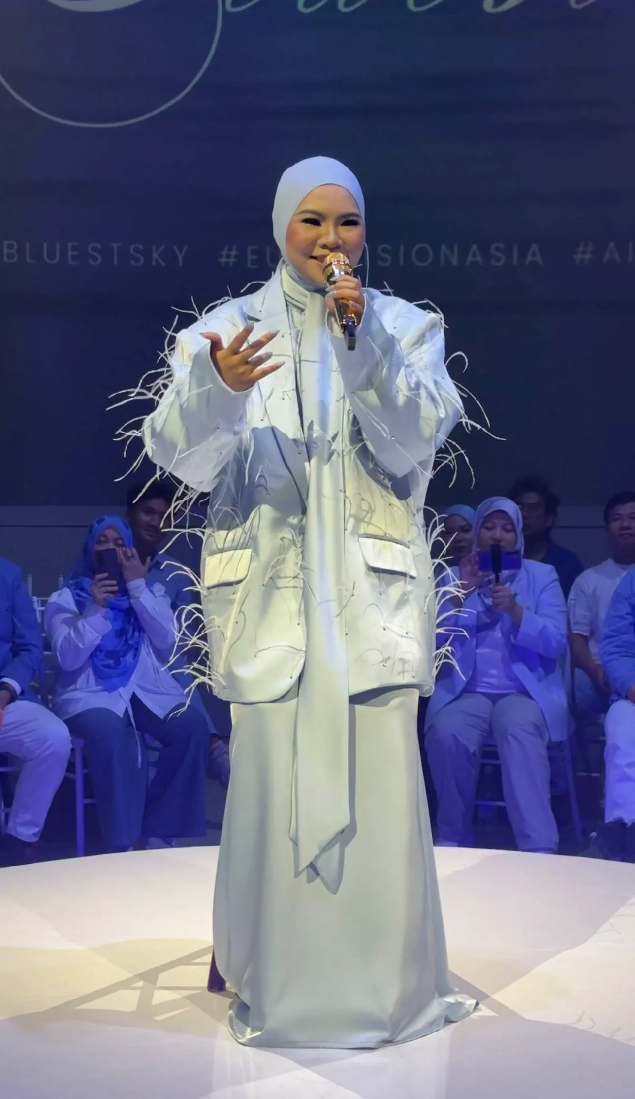 Aina Abdul Habiskan 10 Jam Siapkan Rakaman ‘Bluest Sky’, Usaha Capai Standard Eurovision Asia - “Lagu Ini ‘Besar’, Tiada Ruang Rehat.” 3 Aina Abdul Habiskan 10 Jam Siapkan Rakaman ‘Bluest Sky’, Usaha Capai Standard Eurovision Asia - “Lagu Ini ‘Besar’, Tiada Ruang Rehat.”