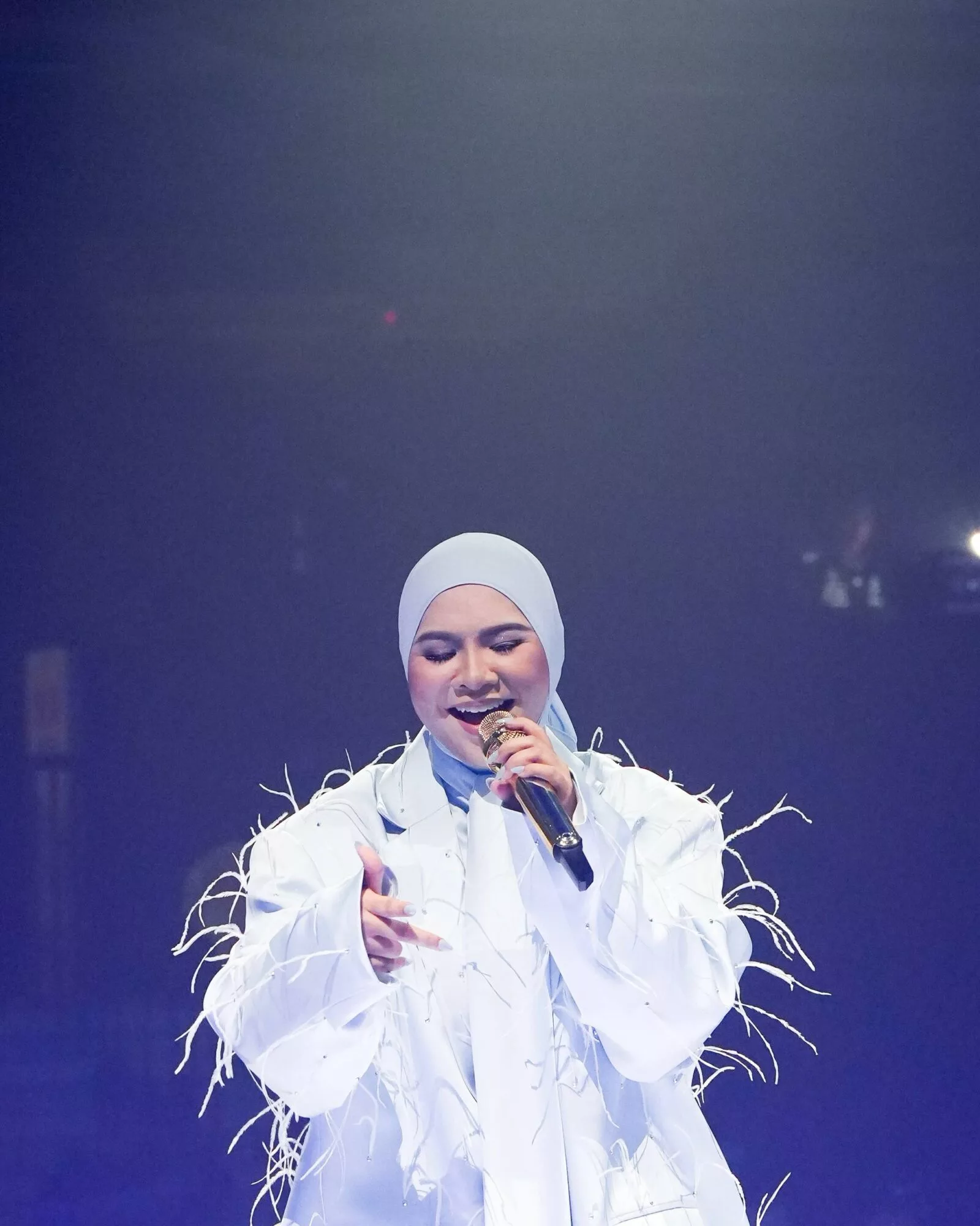 Aina Abdul Terbuka, MV ‘Kelip-Kelip’ Kembali Viral Hingga Ada Yang Puji & Dikritik - “Cakaplah Apa Anda Nak Cakap Sekali Pun, Saya Bangga….” 3 Aina Abdul Terbuka, MV ‘Kelip-Kelip’ Kembali Viral Hingga Ada Yang Puji & Dikritik - “Cakaplah Apa Anda Nak Cakap Sekali Pun, Saya Bangga….”