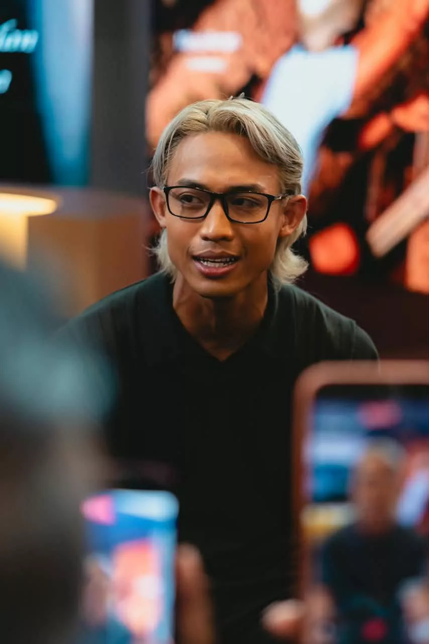 Ada Sebab Mierul Aiman Berambut ‘Blonde’, Tak Sabar Nak Berkongsi Projek Baharu - “Saya Juga Agak Terkejut Dengan Penampilan Ini.” 2 Ada Sebab Mierul Aiman Berambut ‘Blonde’, Tak Sabar Nak Berkongsi Projek Baharu - “Saya Juga Agak Terkejut Dengan Penampilan Ini.”