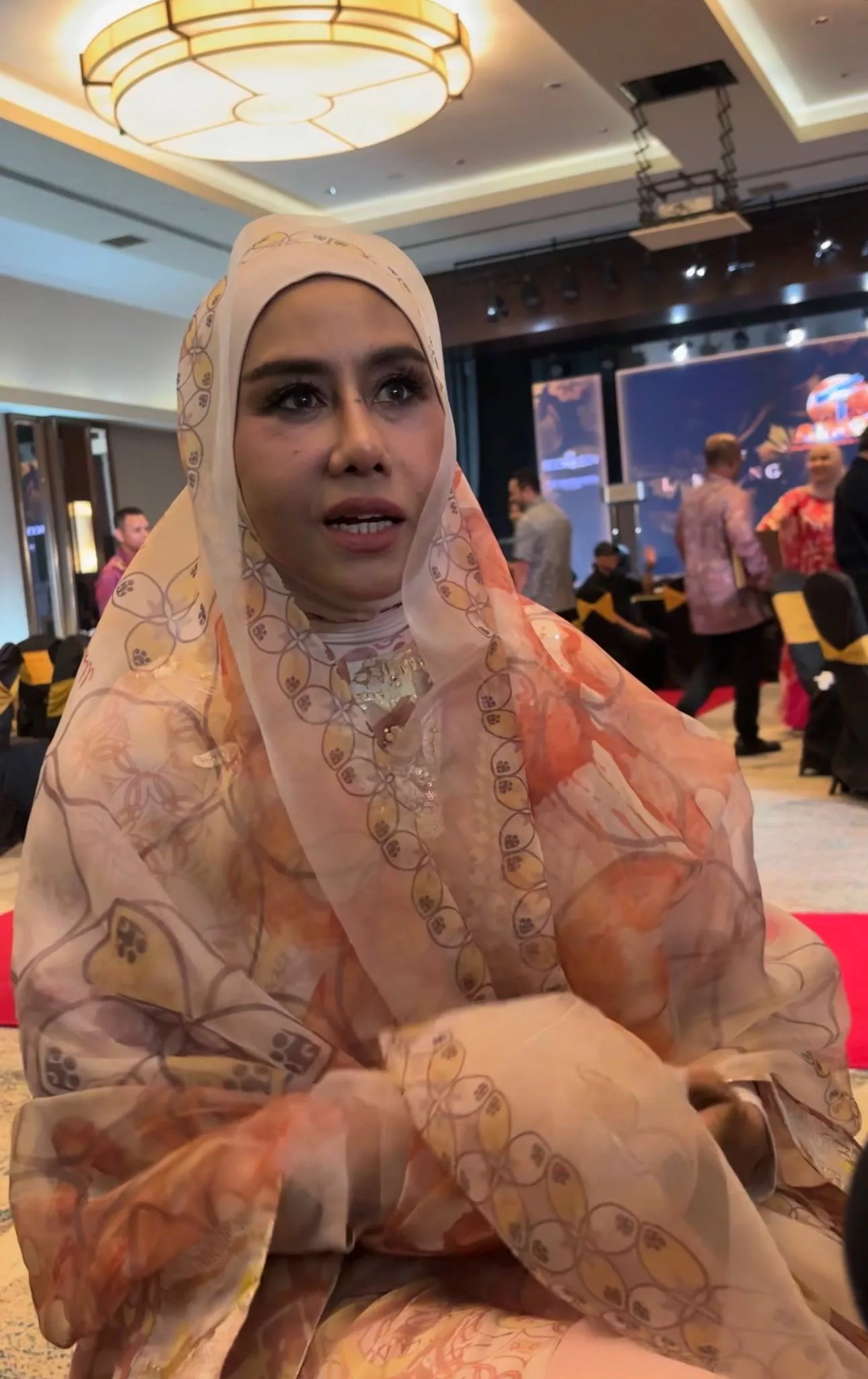 “Saya Serahkan Segalanya Kepada Tuhan. Pada Saya, Rezeki Sebagai Manusia, Tak Pernah Salah Alamat,” - Ella