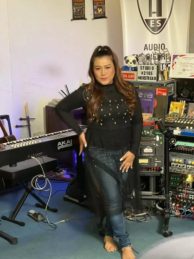 “Kreativiti Helen Yap Melangkaui Pemikiran…,” - Adeep Nahar Anggap ‘Bercanda Emosi’ Lagu Paling Sukar, Idayu Cerewet Waktu Proses Rakaman 3 “Kreativiti Helen Yap Melangkaui Pemikiran…,” - Adeep Nahar Anggap ‘Bercanda Emosi’ Lagu Paling Sukar, Idayu Cerewet Waktu Proses Rakaman