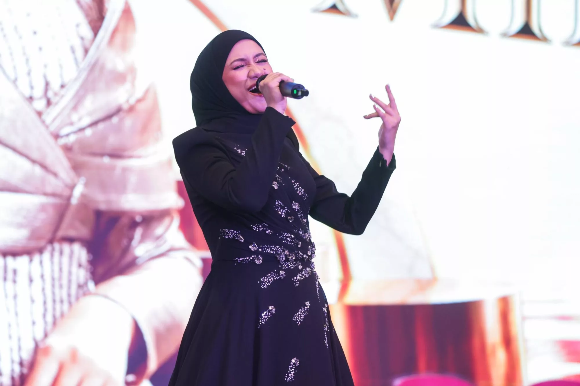 Baru Buat Comeback Terus Masuk GV13, Mila Jirin Tak Rasa Ada Kelebihan! Mahu Dikenali Peminat Gen-Z - “Mereka Panggil Saya Kakak Bizmilla.” 6 Baru Buat Comeback Terus Masuk GV13, Mila Jirin Tak Rasa Ada Kelebihan! Mahu Dikenali Peminat Gen-Z - “Mereka Panggil Saya Kakak Bizmilla.”