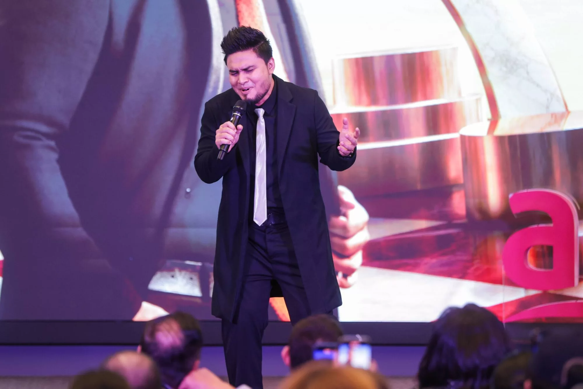 “Ramai Yang Ada ‘Denial Syndrome’, Rasa Akan Popular Sampai Bila-Bila,” - Shahir Mahu Perlahankan Kerjaya Selepas Usia 40 Tahun 2 “Ramai Yang Ada ‘Denial Syndrome’, Rasa Akan Popular Sampai Bila-Bila,” - Shahir Mahu Perlahankan Kerjaya Selepas Usia 40 Tahun