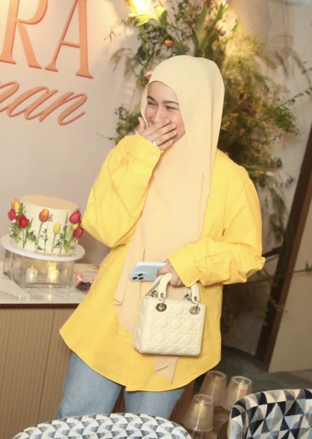 Amira Othman Genap 33 Tahun, Comel & Romantis Pantun Fattah Amin Buat Isteri - “Pen Merah Pen Biru, Hidup I Best Bila Ada You.”