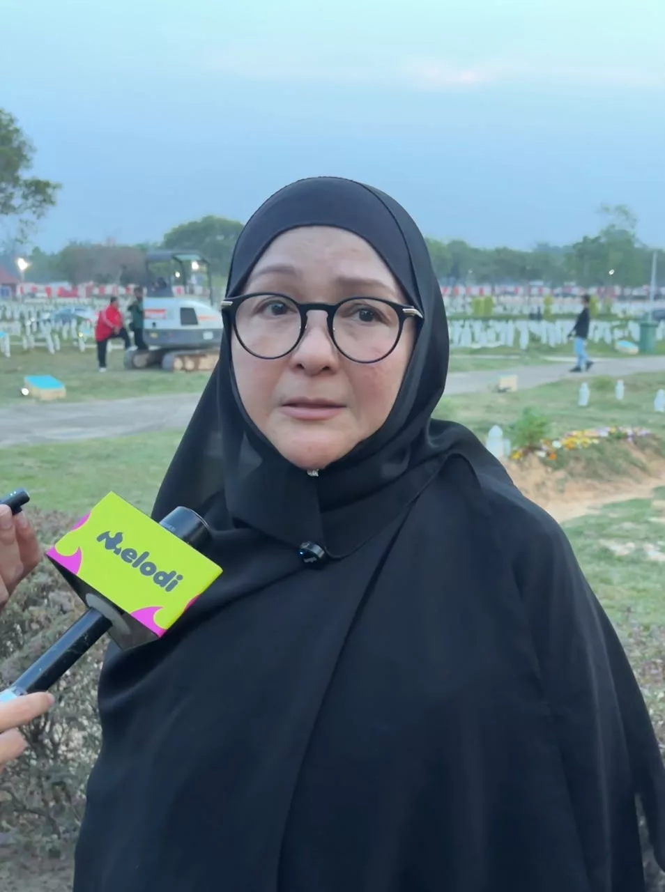 “Dalam Keadaan Sekarang, Saya Rasa Kita Perlu Tahu Batas,” - Ziela Jalil Tegur Sikap Tak Sensitif, Minta Hormat Privasi Keluarga Almarhumah Tun Dr Hasmah 2 “Dalam Keadaan Sekarang, Saya Rasa Kita Perlu Tahu Batas,” - Ziela Jalil Tegur Sikap Tak Sensitif, Minta Hormat Privasi Keluarga Almarhumah Tun Dr Hasmah