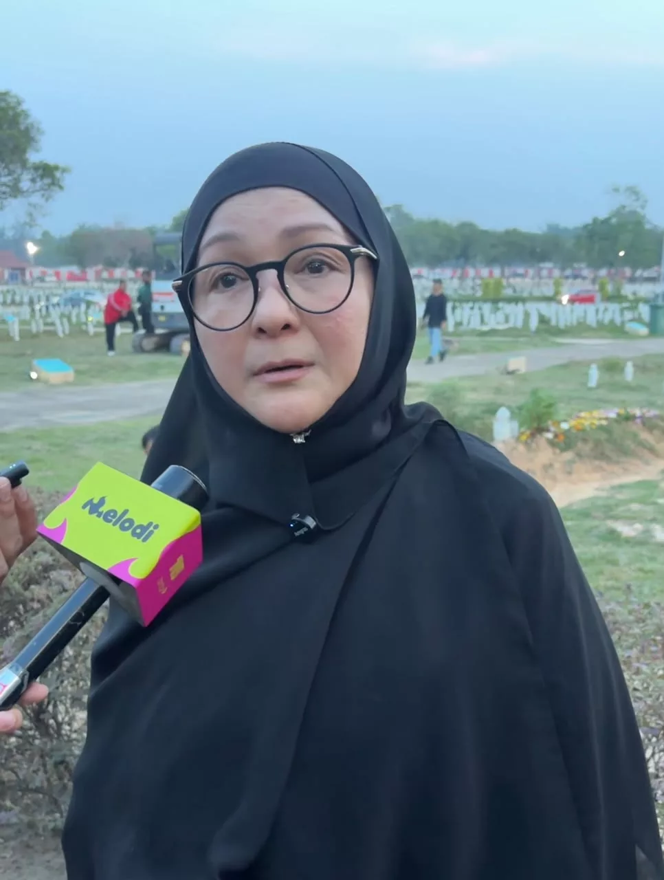“Dalam Keadaan Sekarang, Saya Rasa Kita Perlu Tahu Batas,” - Ziela Jalil Tegur Sikap Tak Sensitif, Minta Hormat Privasi Keluarga Almarhumah Tun Dr Hasmah 3 “Dalam Keadaan Sekarang, Saya Rasa Kita Perlu Tahu Batas,” - Ziela Jalil Tegur Sikap Tak Sensitif, Minta Hormat Privasi Keluarga Almarhumah Tun Dr Hasmah