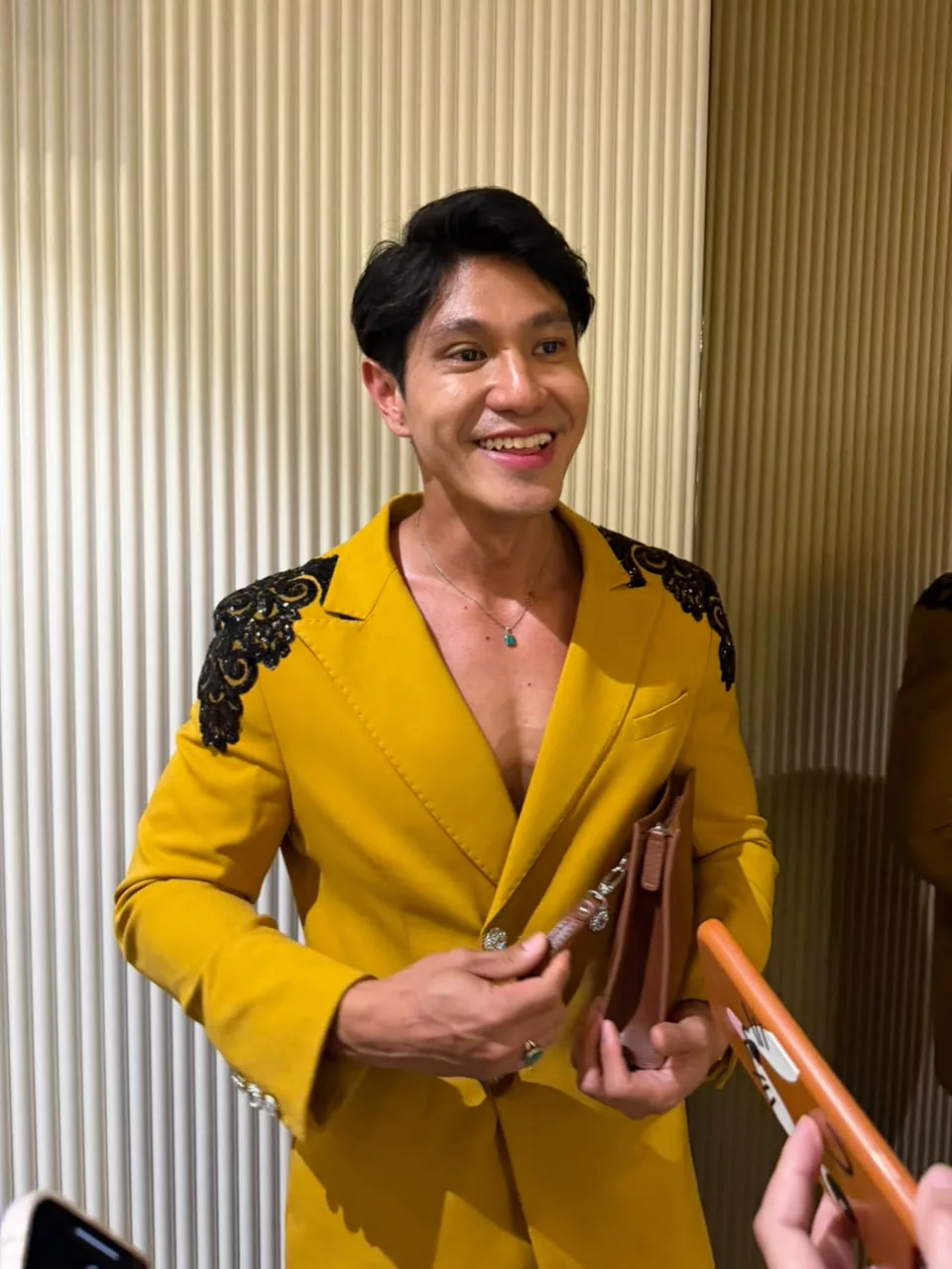 Model Hafizzi Mohamed Kalis Kecaman Ketika Wakili Malaysia, Terbuka Jika Ada ‘Offer’ Berlakon - “Saya Tak Mahu Malaysia Dipandang Kosong..." 5 Model Hafizzi Mohamed Kalis Kecaman Ketika Wakili Malaysia, Terbuka Jika Ada ‘Offer’ Berlakon - “Saya Tak Mahu Malaysia Dipandang Kosong..."