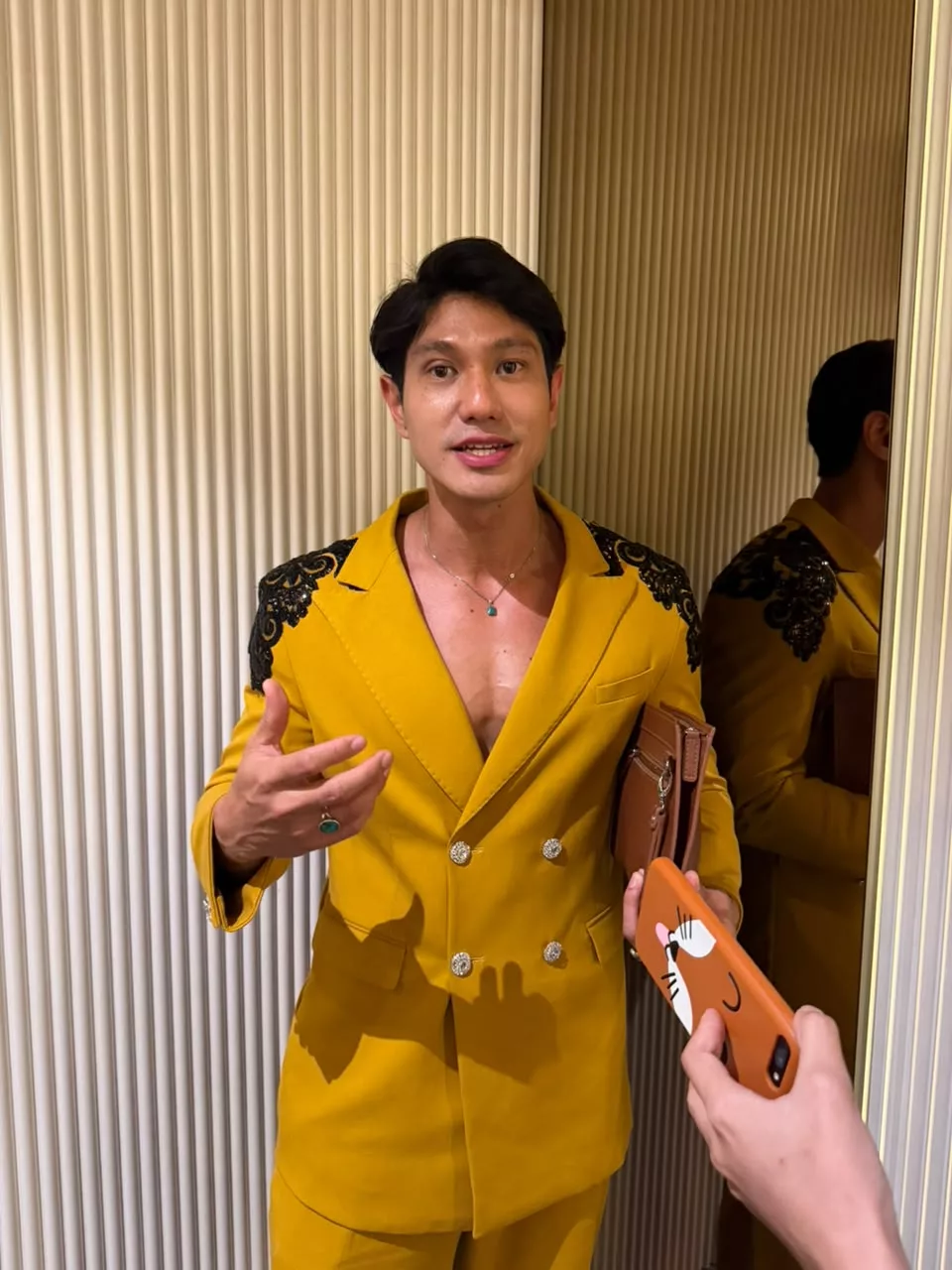 Model Hafizzi Mohamed Kalis Kecaman Ketika Wakili Malaysia, Terbuka Jika Ada ‘Offer’ Berlakon - “Saya Tak Mahu Malaysia Dipandang Kosong..." 4 Model Hafizzi Mohamed Kalis Kecaman Ketika Wakili Malaysia, Terbuka Jika Ada ‘Offer’ Berlakon - “Saya Tak Mahu Malaysia Dipandang Kosong..."