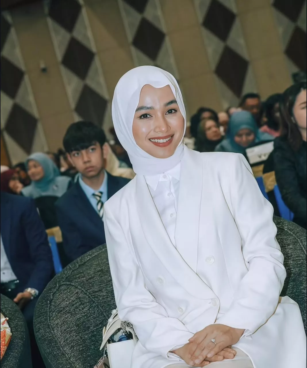 "Saya Bukanlah Orang Yang Sempurna...," - Tya Arifin Nafi Bersikap Sombong, Akui 'Introvert' & Ada Masalah Rabun Jauh