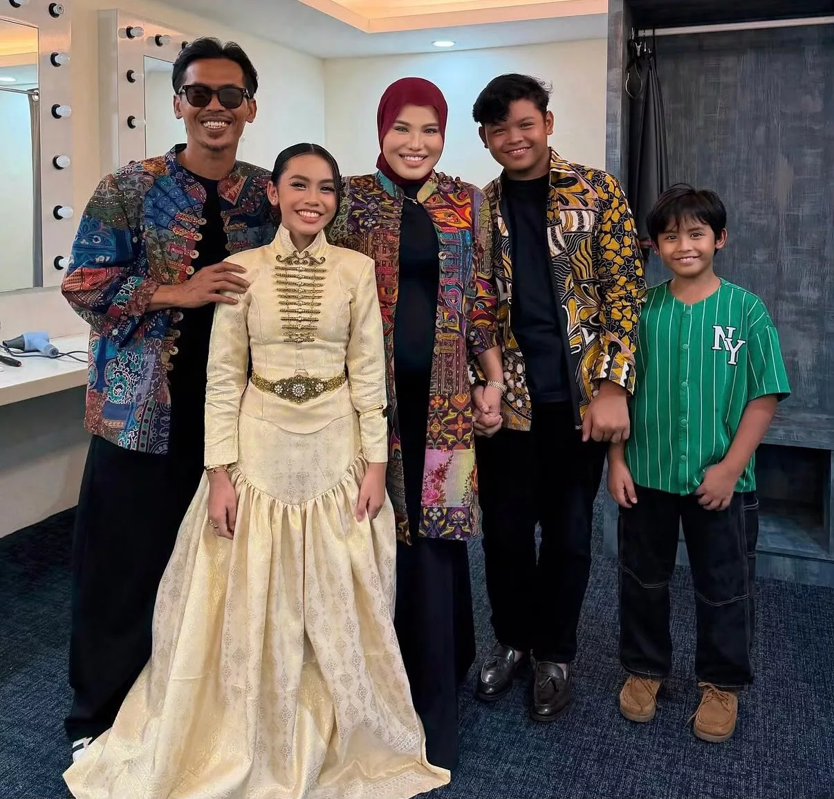 “Mummy Tersenyum Dalam Kesedihan Sebab…,” - Watie Sebak Thalita & Matin Turut Ditanya Isu Hubungan Dengan Shuib, Terharu Dengar Jawapan Anak-Anak 5 “Mummy Tersenyum Dalam Kesedihan Sebab…,” - Watie Sebak Thalita & Matin Turut Ditanya Isu Hubungan Dengan Shuib, Terharu Dengar Jawapan Anak-Anak