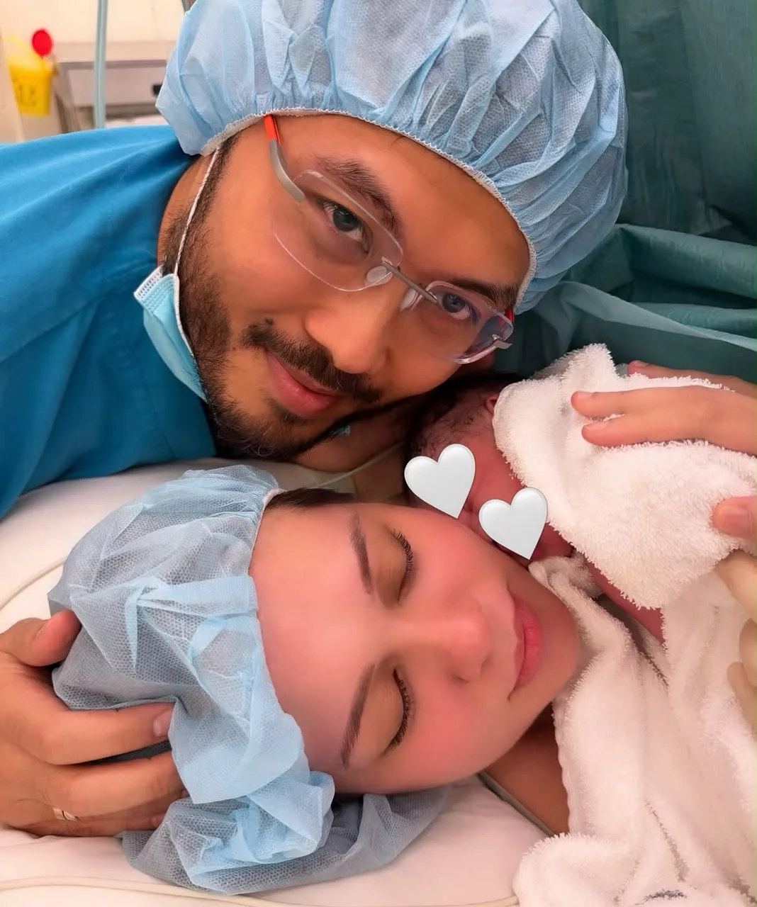 “Betapa Bertuahnya Saya…” – Nelydia Senrose Kenang 9 Tahun Bersama Hafez, Kini Bahagia Bergelar Ibu Bapa 4 “Betapa Bertuahnya Saya…” – Nelydia Senrose Kenang 9 Tahun Bersama Hafez, Kini Bahagia Bergelar Ibu Bapa