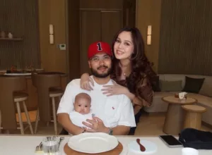 “Betapa Bertuahnya Saya…” – Nelydia Senrose Kenang 9 Tahun Bersama Hafez, Kini Bahagia Bergelar Ibu Bapa 3 “Betapa Bertuahnya Saya…” – Nelydia Senrose Kenang 9 Tahun Bersama Hafez, Kini Bahagia Bergelar Ibu Bapa