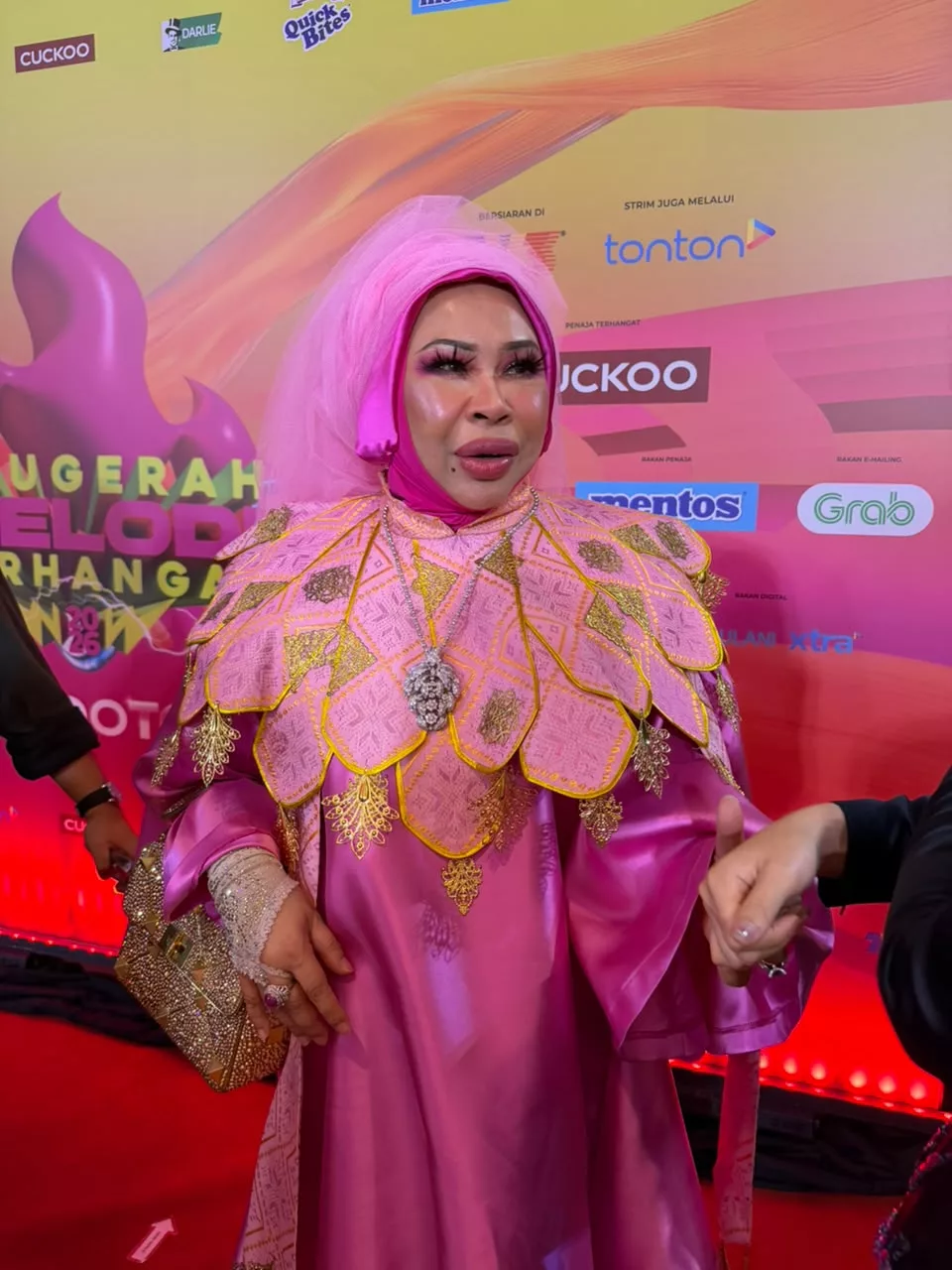 Fazley Cedera Waktu Main Badminton, Vida Sanggup Pulang Awal Dari China Demi Dirinya! - “Dia Siap Menyuapkan Makanan, Membasuhkan Tangan Saya.” 5 Fazley Cedera Waktu Main Badminton, Vida Sanggup Pulang Awal Dari China Demi Dirinya! - “Dia Siap Menyuapkan Makanan, Membasuhkan Tangan Saya.”