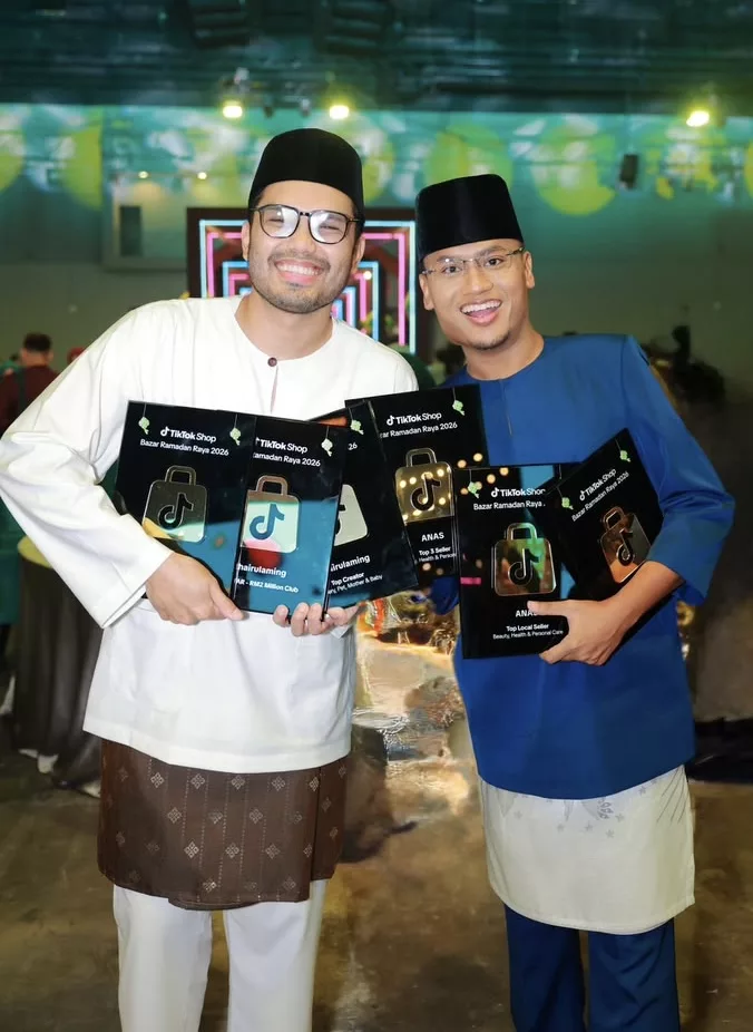 ANAS Cosmetics Kekal Nombor Satu Di TikTok Shop Malaysia & Jualan Hampir 12 Juta Unit, Anas Zahrin Bersyukur - “Bukan Saya Yang Hebat, Tapi Doa Mustajab Mak.”